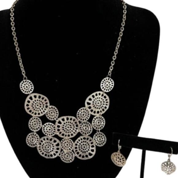 Silver Tone Sand Dollar Medallion Bib Statement Necklace Dangle Earrings Set - Picture 1 of 9